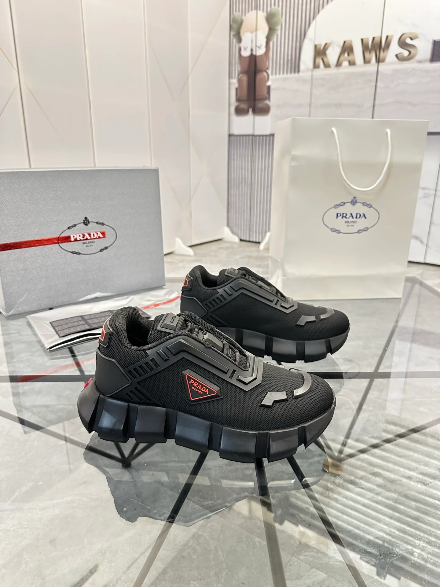 Men's shoes for sale 💰: 💰P580¥ High-end top quality Product trademark: Prada *"Prada*" low-top casual shoes Regular size: 38-45 (can be customized to 46) Product materials: imported breathable fly weave upper, professional glue-making process, breathable lining, cowhide foot pads, original ultra-light foam outsole. No.: 001